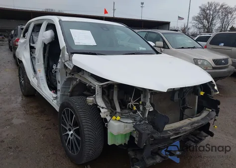 2018 Toyota Highlander Se из США, поврежденный, VIN 5TDJZRFHXJS827207